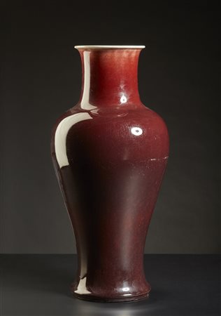  Arte Cinese - Vaso in porcellana sang de boeuf 
Cina, XIX secolo .