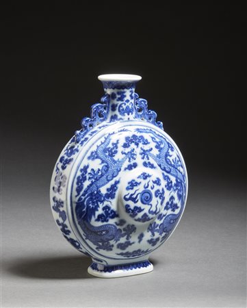  Arte Cinese - Moonflask in porcellana bianco blu
Cina, XX secolo .