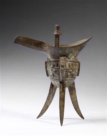  Arte Cinese - Versatoio jue in stile arcaico 
Cina, XX secolo .