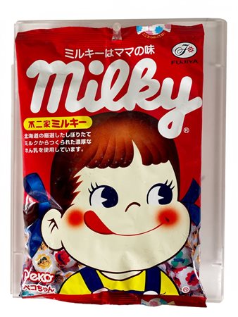 KAZUMASA MIZOKAMI Arita (Giappone) 1958 Senza titolo Pacchetto di caramelle...