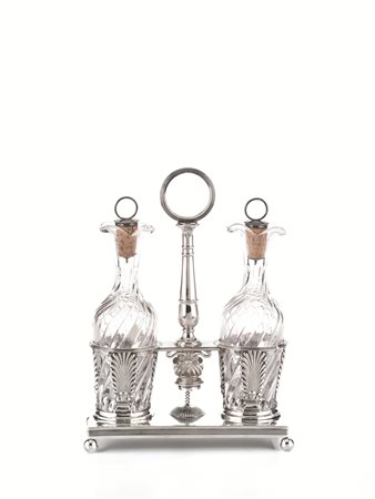 Oliera, Parigi, prima metà sec. XIX, facitore D.G. Garreau, in argento, base...