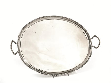 Vassoio ovale, Venezia, secolo XIX, in argento a due manici, bordo a...