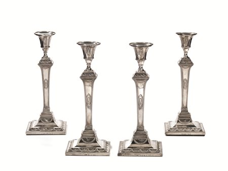 Quattro candelieri, città di Sheffield, 1784, in argento sbalzato a motivi...