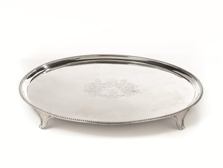 Salver, Londra, 1788, in argento, piano inciso con leone entro riserve...