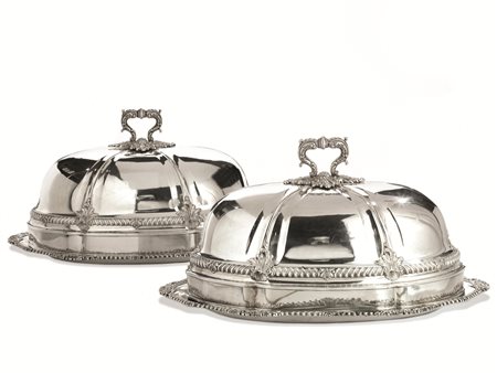 Coppia di grandi vassoi da arrosto, Inghilterra, sec. XIX, di forma ovale, in...