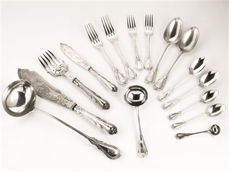 Servito di posate, Londra, 1837, in argento, manici terminanti a forma di...