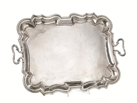 Guantiera, Venezia, sec. XIX, in argento con ampia tesa sagomata, a due...