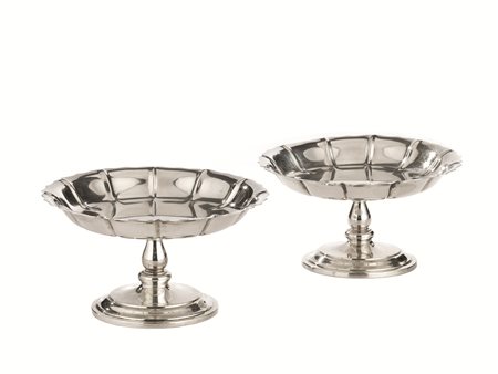 Coppia di piccole alzate, New York sec. XX, faciotore Cricthon &amp; Co. in...