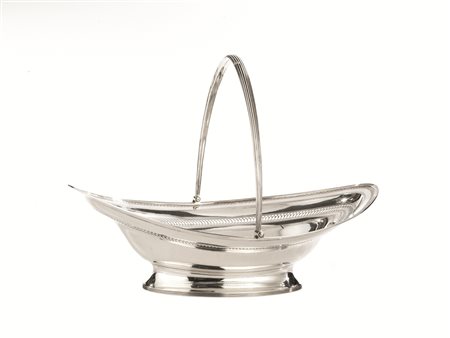 Cestina a navetta, Londra, 1790, in argento, bordo traforato, al centro una...