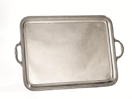 Guantiera, Germania, inizi secolo XX, in argento bordo rigato e decorato da...