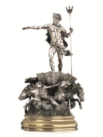 Scultura centrotavola, sec. XX, modellata a tutto tondo come Nettuno con...
