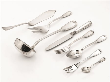 Servito di posate, in argento, manici terminanti a voluta, composto di...