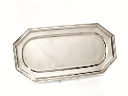 Vassoio, in argento, di forma rettangolare ad angoli scantonati, cm 61x30, g...