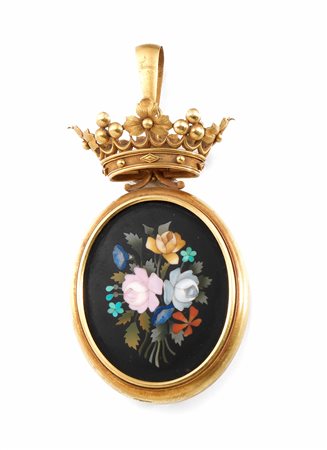 Pendente, fine sec. XIX, in oro giallo e commesso in pietre durerealizzato...