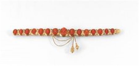 Bracciale, fine sec. XIX, in oro giallo e corallorealizzato con quindici...