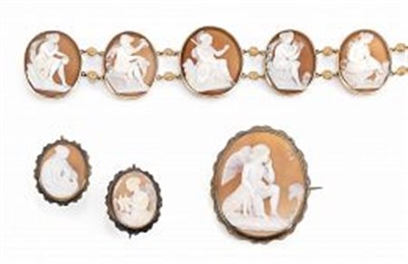 Bracciale, paio di orecchini e spilla, sec. XIX, in oro giallo, argento e...