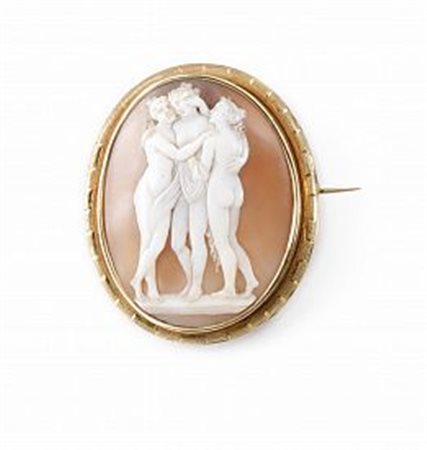 Spilla in oro giallo e cammeo in conchigliarealizzata con un cammeo ovale...