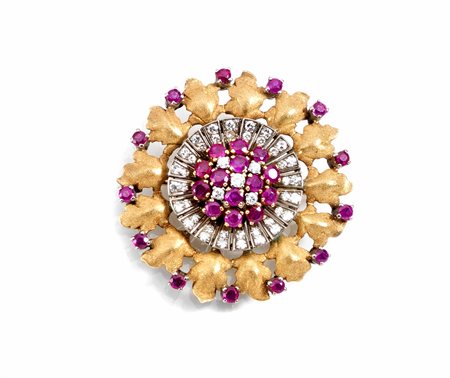Spilla in oro giallo, oro bianco, rubini e diamantidi forma circolare,...