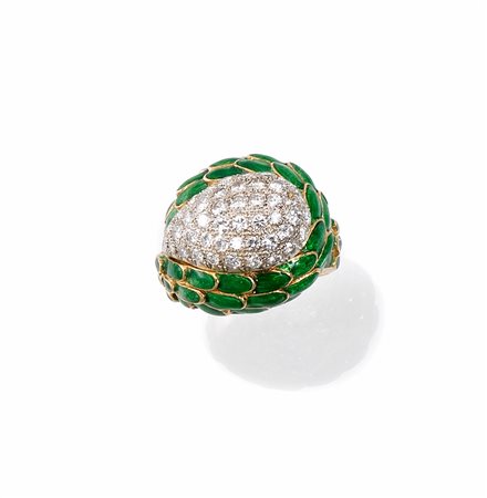 Anello in oro giallo, diamanti e smaltorealizzato come una fascia bombata...