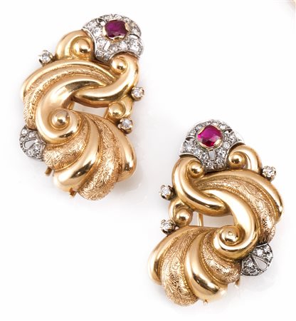 Coppia di clips, Cazzaniga, anni '50, in oro giallo, oro bianco, rubini e...