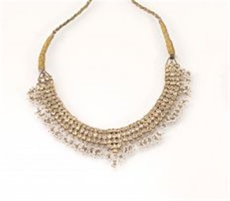 Collana, India, in oro giallo, diamanti e perlela parte anteriore formata da...