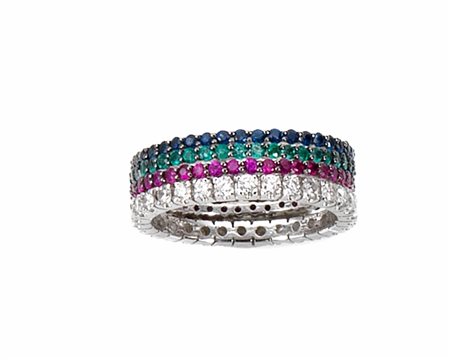 Quattro anelli in oro bianco, rubini, smeraldi, diamanti e zaffiriciascuno...