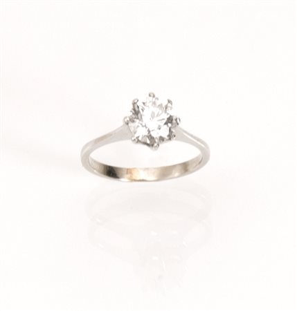 Anello in oro bianco e diamanteal centro un brillante di taglio vecchio di ct...