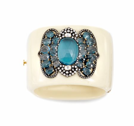 Bracciale in bakelite, oro giallo, argento, topazi azzurri e diamantiad alta...