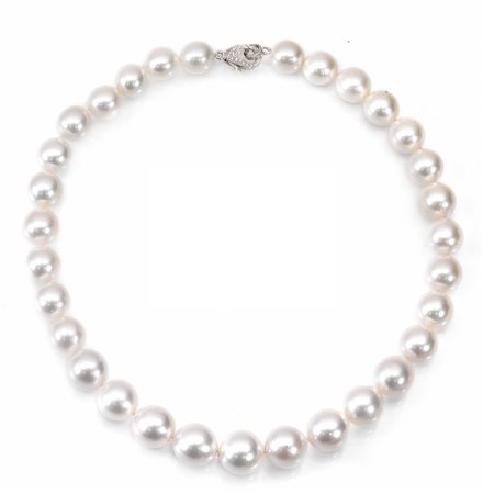 Collana in perle South Sea, oro bianco e diamantiad un filo di trentuno perle...