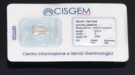 Diamante taglio rettangolare di ct 3,91colore N purezza VVS2. Il diamante,...