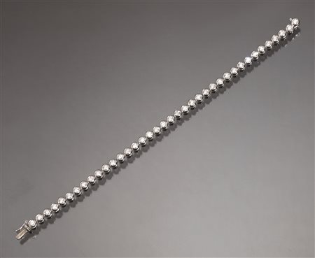 Bracciale tennis in oro bianco e diamantirealizzato ad una fila di trentotto...