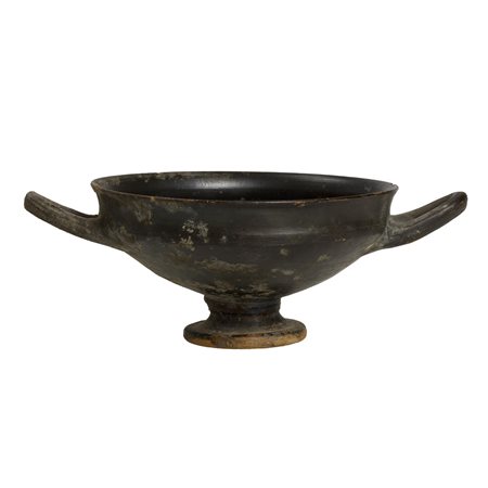 KYLIX A VERNICE NERA DATAZIONE: inizi V sec. a. C. MATERIA E TECNICA: argilla...