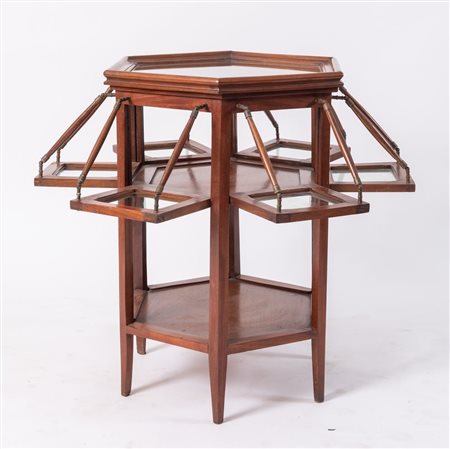 Tavolino da té vetrato con apertura a compasso di forma esagonale, realizzato...