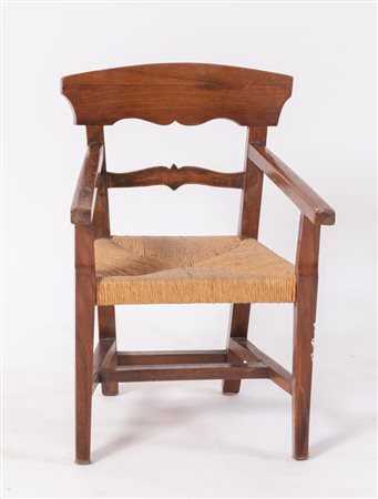 Sedia per bambini in massello di noce. Fine del XIX secolo. Cm 50x35x34,5.