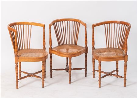 Tre sedie a pozzetto in legno di acero con sedute in paglia di Vienna e...