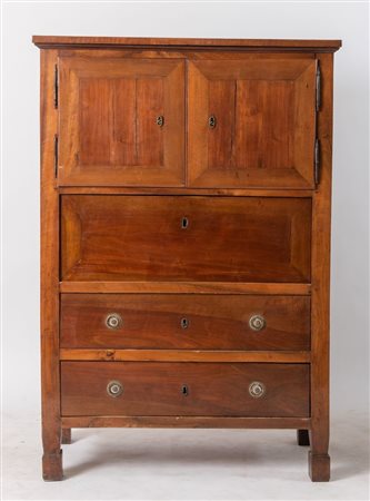 Stipo a cassetti e ante, realizzato in massello di noce. Emilia, inizi del...