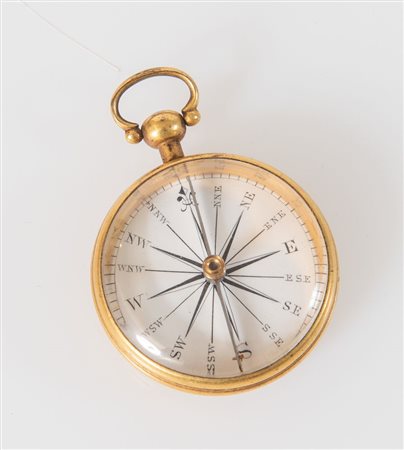 Bussola in bronzo dorato. XIX secolo. Cm 5x4,2.