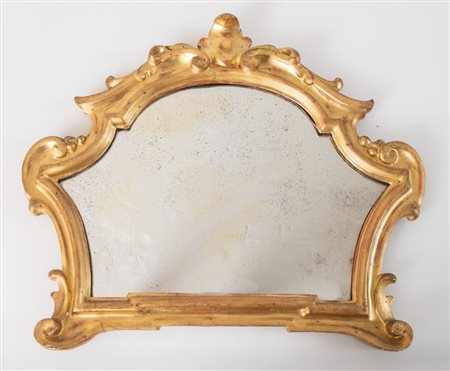 Cantagloria trasformato in specchiera dorata. Emilia, XVIII secolo. Cm 45x55.