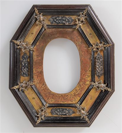 Cornice(Luigi XIV) in legno ebanizzato con applicazione in bronzo e argento....