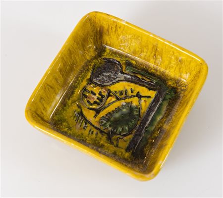 CARLO ZAULI (Faenza 1926 - 2002) Vassoio giallo. Anni '50. Cm 6x15x15. Sotto...