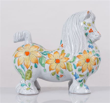 MANCIOLI "Cavallo". Scultura in ceramica policroma. Cm 31x30x16,5.