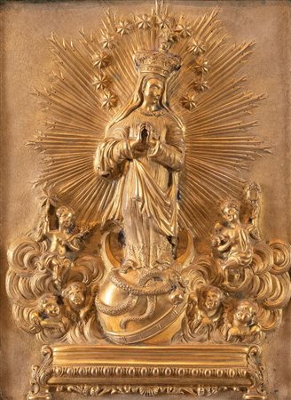 Maestro del XVIII secolo. "Madonna Assunta". Altorilievo in rame sbalzato e...