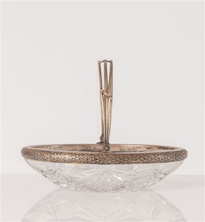 FABERGÈ, attr. Cestina in cristallo con bordo superiore e manico in argento...