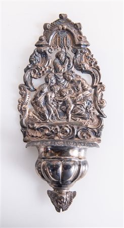 Acquasantiera in argento 800. Al retro reca punzoni in uso dal 1812 al 1872...