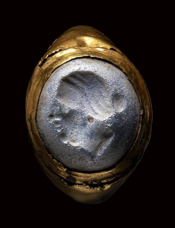 A greek Hellenistic gold ring set with a glass intaglio. Female portrait.<br><br>2nd - 1st century  B.C.