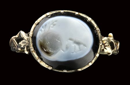 A rare nicolo agate intaglio set in a gold ring. Allegorical scene with animals. <br><br>1st - 2nd century A.D.