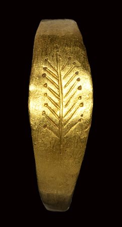 A roman gold ring engraved with palm branch.<br><br>2nd century A.D.