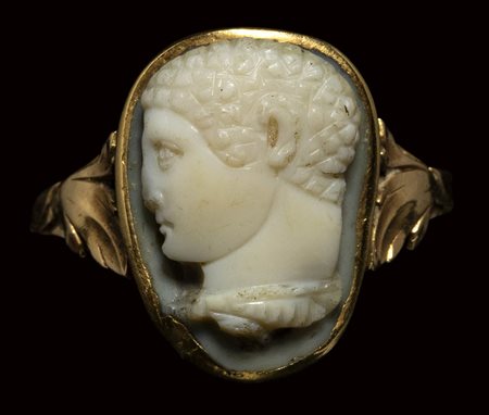 A fine roman onyx cameo set in a later gold ring. Hercules bust. <br><br>2nd - 3rd  century A.D.
