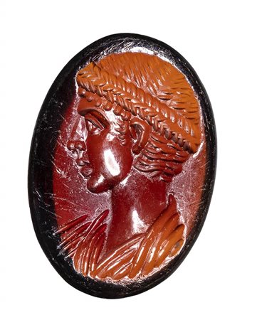 A fine late roman garnet intaglio. Female bust.<br><br>2nd century A.D.