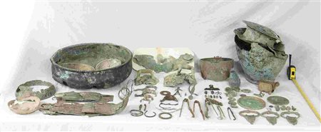 COLLECTION OF BRONZE TOOLS AND OBJECTS Etruscan to Roman A rich group of...
